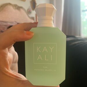 Yum Pistachio Kayali scent